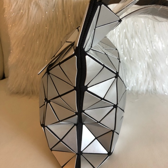 SOLD🎉 Geometric Shoulder Handbag - Picture 4 of 6